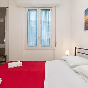 Duomoelegant In The Center Of Apartamento